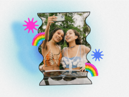 Dos amigas se toman una selfie.
