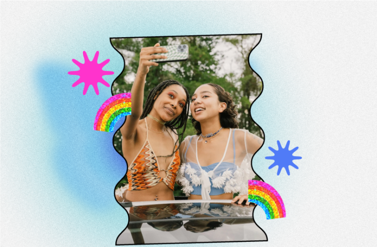 Dos amigas se toman una selfie.