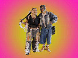 Una estilista, Diana Young, posa junto a su hermano en Building Bridges, un evento de Pinterest